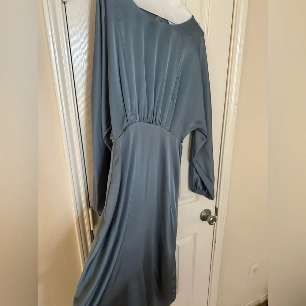 Beautiful satin dress pale blue - Picture 4 of 7